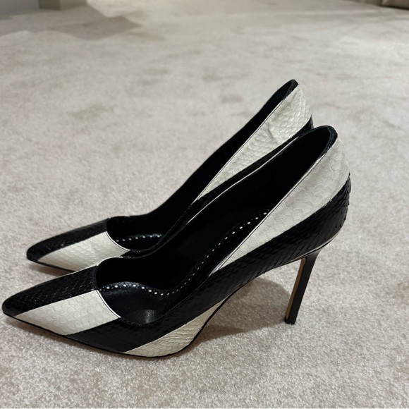 Manolo Blahnik Black and White Women's snakeskin Heels - Picture 4 of 6